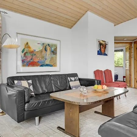 Pet Friendly In With Kitchen Holiday home *