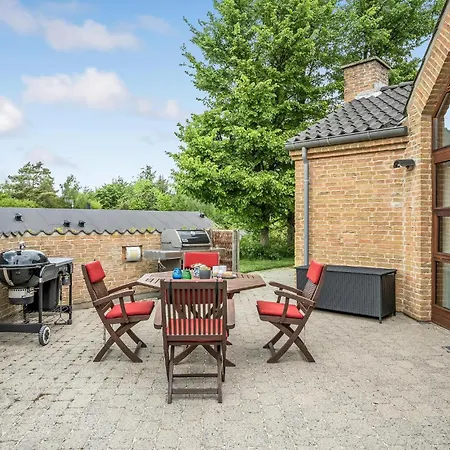 Three-bedroom In Ebeltoft