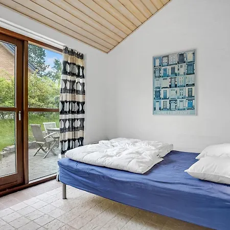 Pet Friendly In With Kitchen