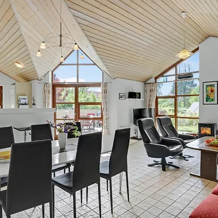 Holiday home Pet Friendly In With Kitchen