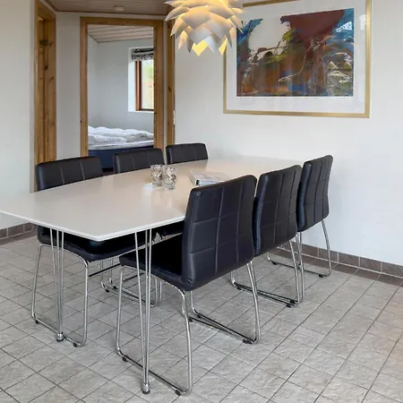 Three-bedroom In Feriehus *